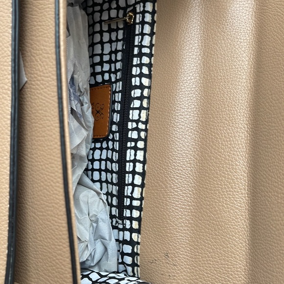 Vegan taupe Convertible handbag lunchbox/messenger style - Picture 4 of 7